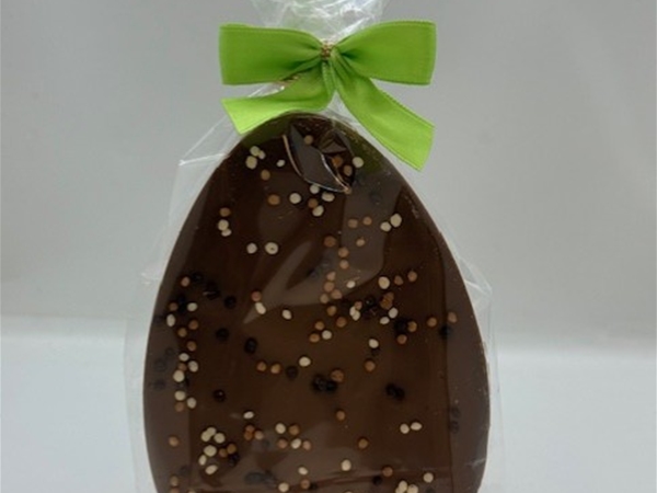 Opgemaakt Paasei staand